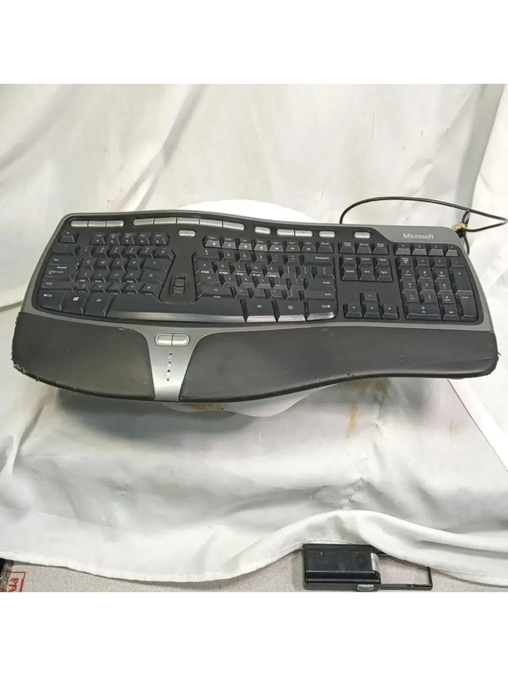 Microsoft Natural Ergonomic Keyboard 4000 v1.0 Wired USB with Wrist Support